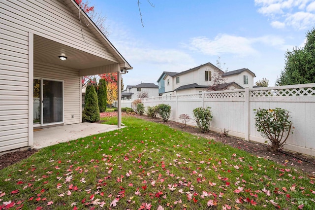 view of yard featuring a patio