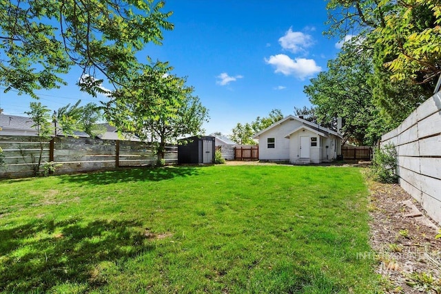 511 N 10th Ave N, Nampa, ID 83687 - view of yard featuring a storage unit and an outbuilding
