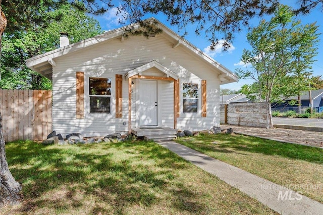 511 N 10th Ave N, Nampa, ID 83687 - view of front of property featuring a chimney