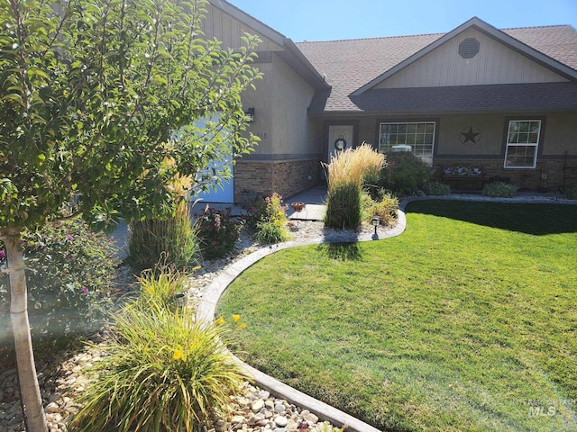 view of front of house with a front lawn