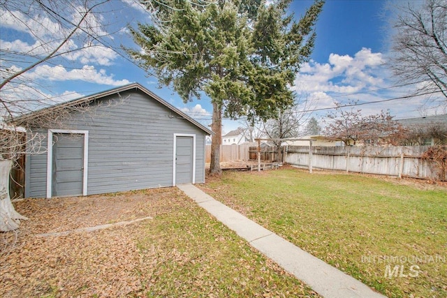609 10th Ave S, Nampa, ID 83651 - view of yard with an outdoor structure and fence