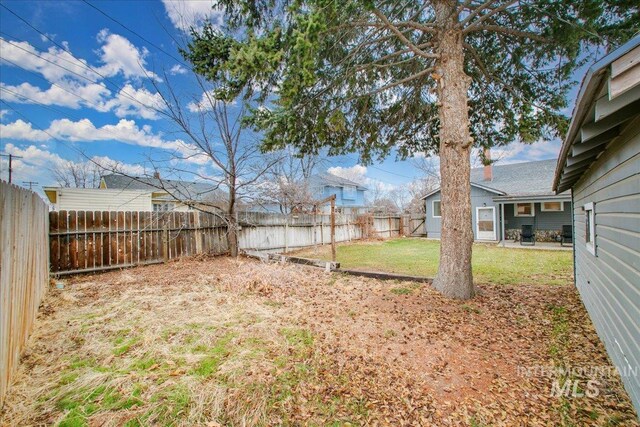 609 10th Ave S, Nampa, ID 83651 - view of yard with a fenced backyard