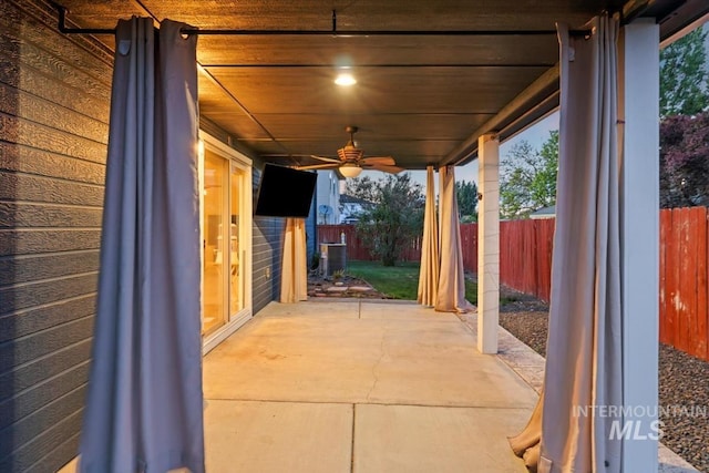 80 Cobblestone Ct, Middleton, ID 83644 - view of patio with a fenced backyard and ceiling fan