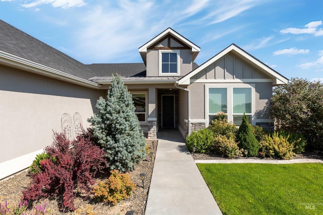 view of front of property with a front lawn