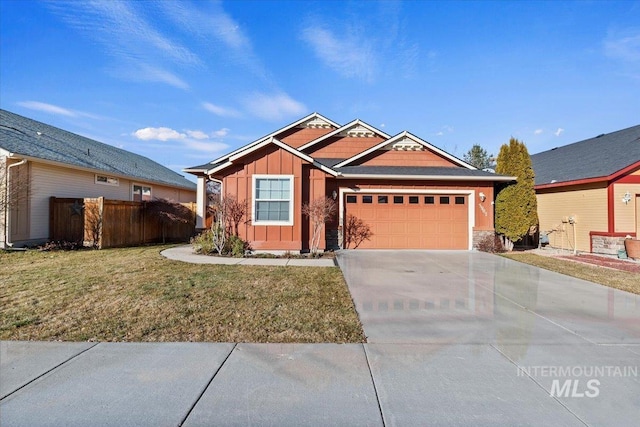 view of front of house featuring a front lawn and a garage