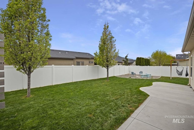 view of yard with a patio area