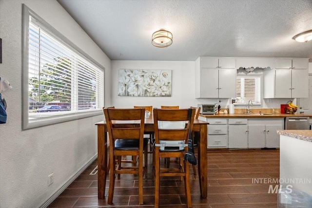 77 S Canyon St, Nampa, ID 83651 - dining room featuring a textured ceiling and a textured wall