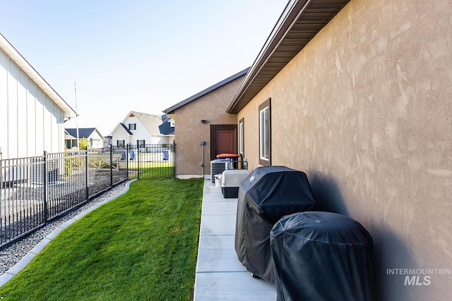 view of yard with a patio