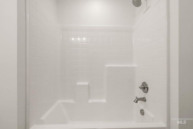 full bathroom with washtub / shower combination