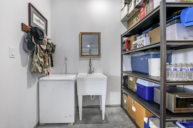 laundry area featuring a sink and laundry area