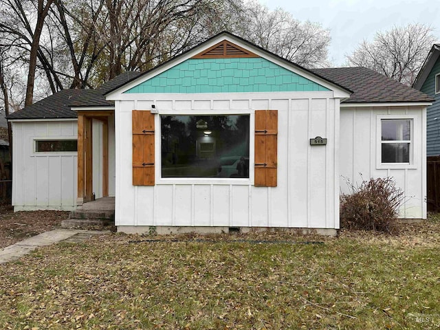 view of outdoor structure with a yard