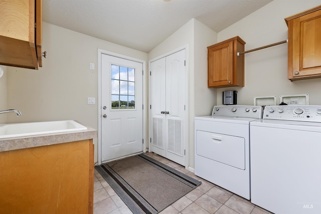 9788 Hwy 78, Hammett, ID 83627 - laundry room featuring washer and dryer, light tile patterned floors, a sink, and cabinet space