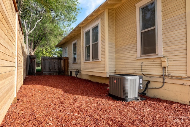 707 9th Ave S, Nampa, ID 83651 - view of side of property featuring central AC and fence