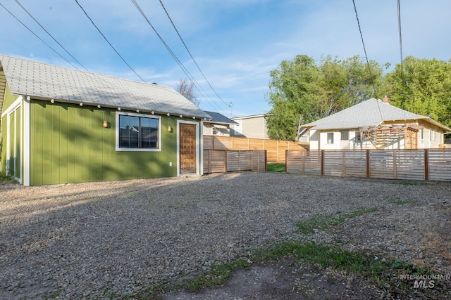 707 9th Ave S, Nampa, ID 83651 - back of house featuring roof with shingles and a fenced backyard