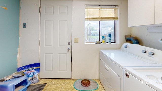 washroom with laundry area and washer and clothes dryer