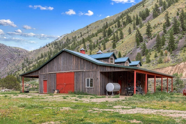 exterior space featuring an outdoor structure and a mountain view