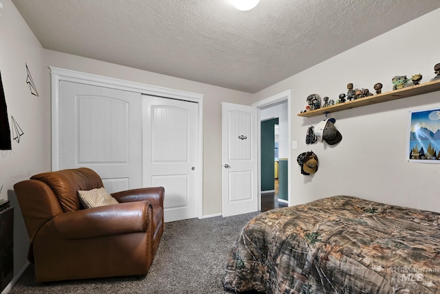 carpeted bedroom featuring a textured ceiling and a closet