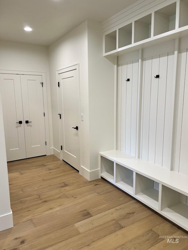 3075 N Costa Madera Ave, Star, ID 83669 - mudroom featuring recessed lighting, light wood-style flooring, and baseboards