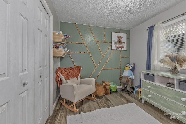 455 Farber Dr, Payette, ID 83661 - living area featuring a textured ceiling and wood finished floors