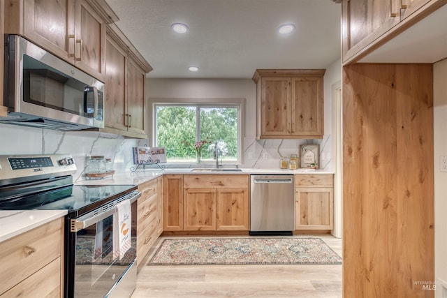 3131 Fuller Rd, Emmett, ID 83617 - kitchen featuring appliances with stainless steel finishes, a sink, light brown cabinets, light wood-style floors, and recessed lighting