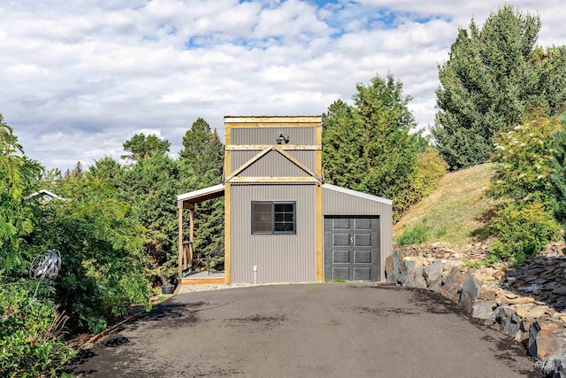 garage featuring aphalt driveway
