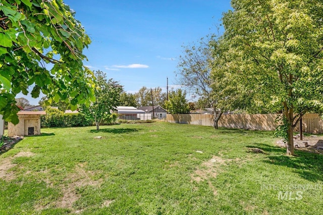 712 Yakima Ave, Filer, ID 83328 - view of yard