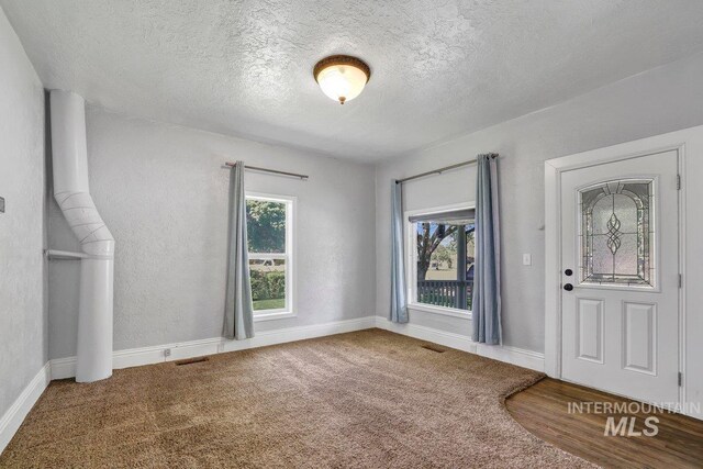 712 Yakima Ave, Filer, ID 83328 - carpeted foyer entrance featuring a textured ceiling and baseboards