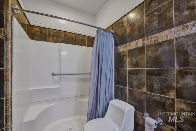 712 Yakima Ave, Filer, ID 83328 - full bath with a shower with curtain and toilet