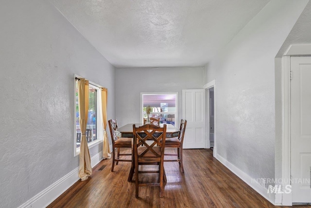 712 Yakima Ave, Filer, ID 83328 - dining space featuring a textured wall, baseboards, dark wood-style floors, and a textured ceiling