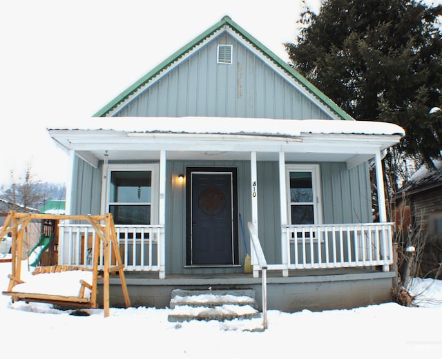 view of front of home with covered porch