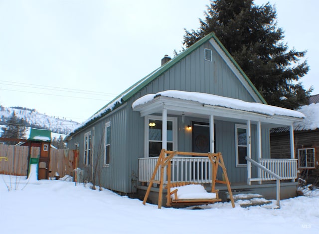 view of front of house featuring a porch