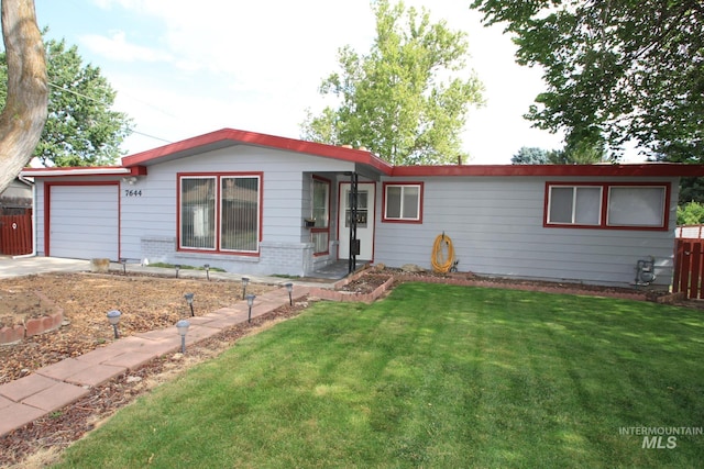 7644 W Cambridge Dr, Boise, ID 83704 - single story home featuring a garage
