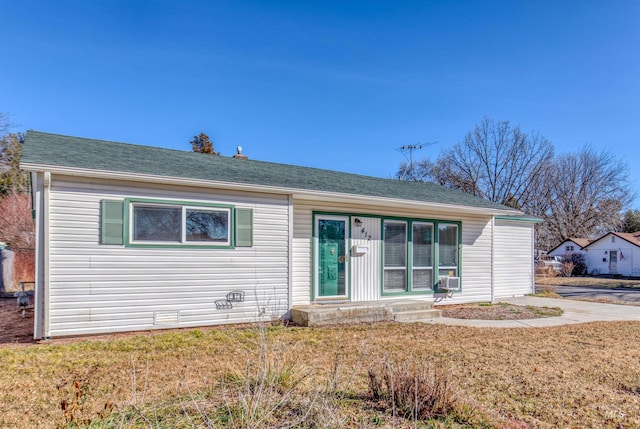 view of front of property featuring a front lawn and cooling unit