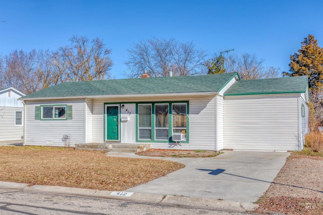 single story home featuring a front yard