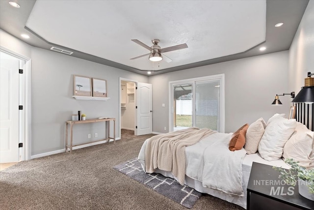 carpeted bedroom featuring a spacious closet, recessed lighting, visible vents, and baseboards