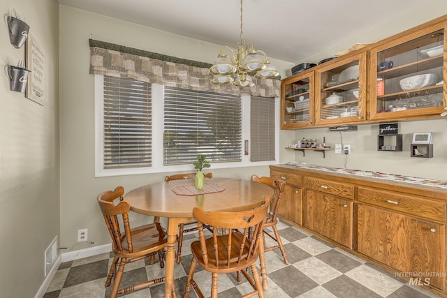 2371 SW 2nd Ave, Ontario, OR 97914 - dining area featuring a chandelier