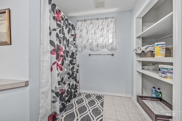 2371 SW 2nd Ave, Ontario, OR 97914 - bathroom with baseboards