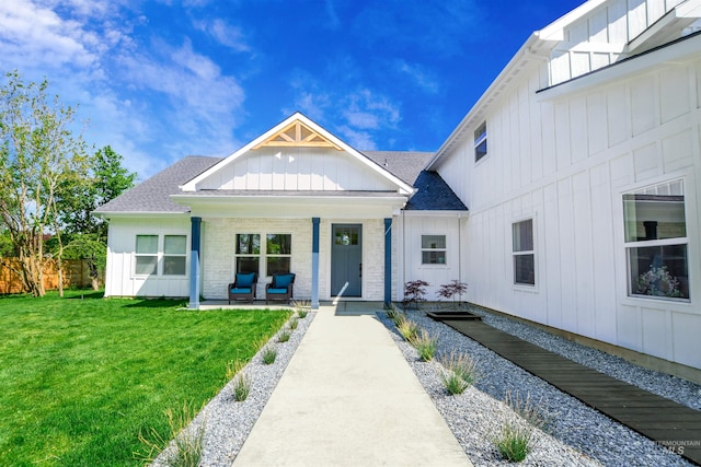 view of front of house with a front yard