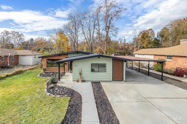 view of front facade with cooling unit, a carport, and a front lawn