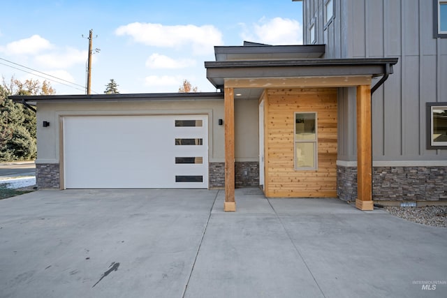 view of front of home featuring a garage