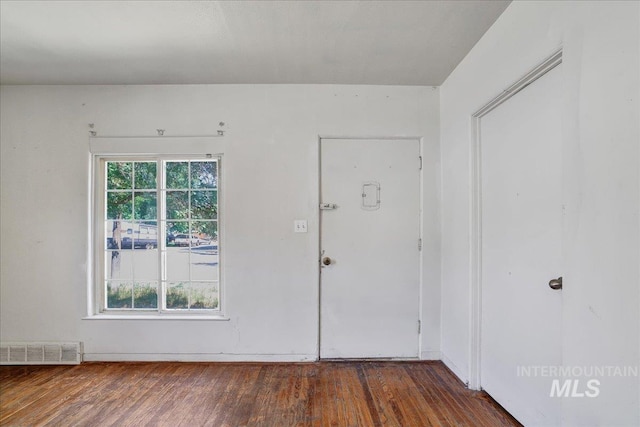 202E 2nd St, Shoshone, ID 83352 - foyer featuring wood finished floors