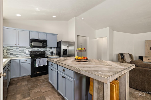 1814 N Rosedust Dr, Kuna, ID 83634 - kitchen with black appliances, lofted ceiling, open floor plan, tasteful backsplash, and gray cabinets