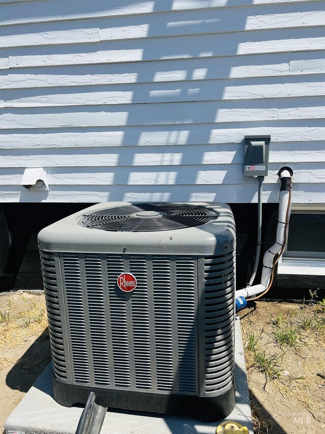 1126 12th St, Clarkston, WA 99403 - exterior view of cooling unit
