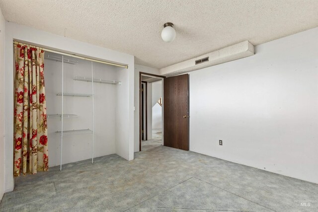 3709 11th St, Lewiston, ID 83501 - unfurnished bedroom featuring carpet floors, a textured ceiling, visible vents, and a closet