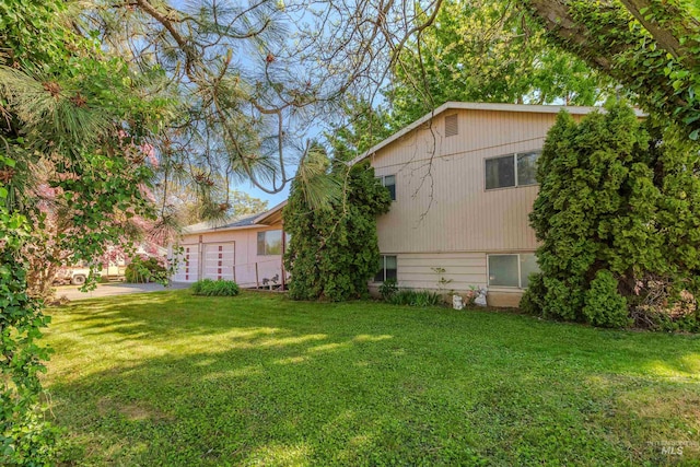 3709 11th St, Lewiston, ID 83501 - view of yard featuring an attached garage and driveway