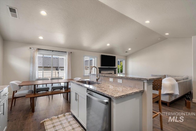 7682 W Itasco Dr, Boise, ID 83709 - kitchen with dishwasher, open floor plan, a sink, an island with sink, and a textured ceiling