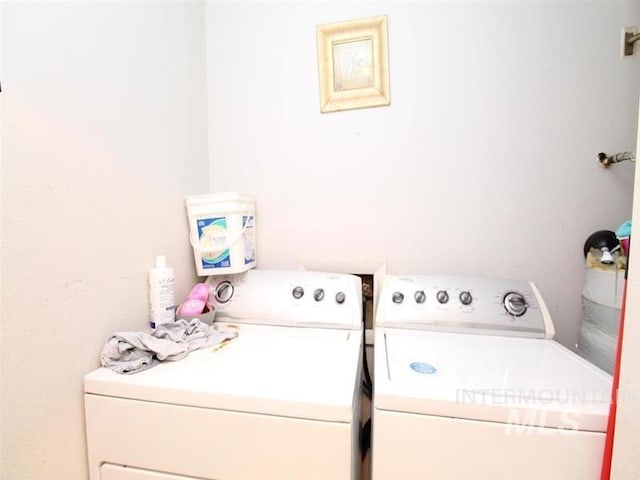 210 W 2nd St, Middleton, ID 83644 - laundry area featuring washing machine and clothes dryer