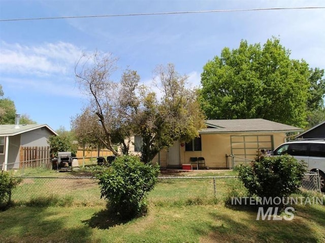 210 W 2nd St, Middleton, ID 83644 - view of yard with an attached garage