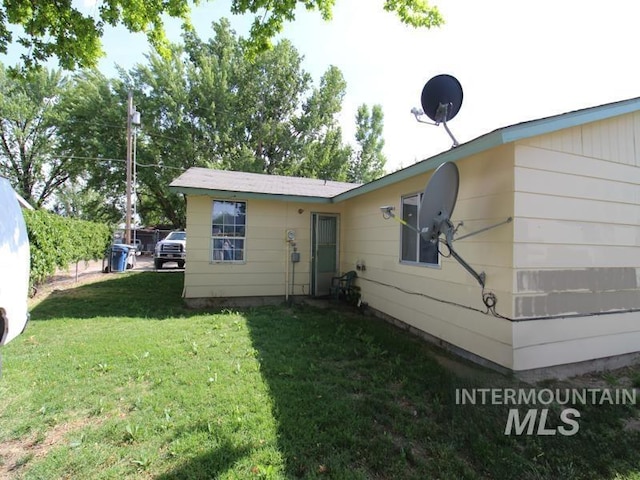 210 W 2nd St, Middleton, ID 83644 - rear view of property featuring a yard