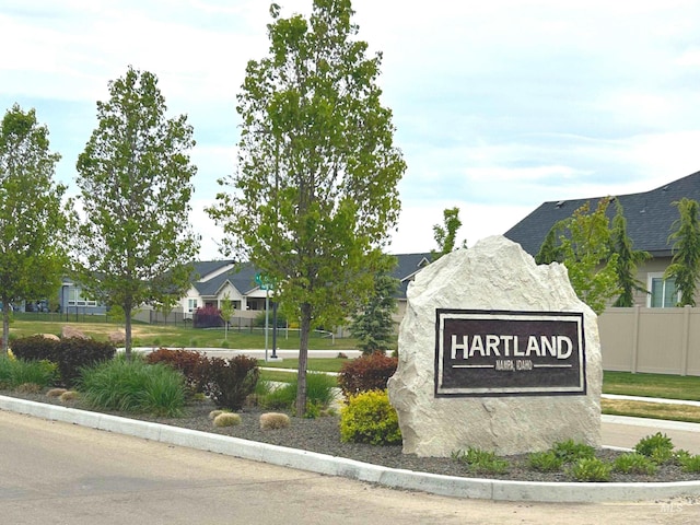 18279 N Tulip Ave, Nampa, ID 83687 - community sign featuring fence and a residential view